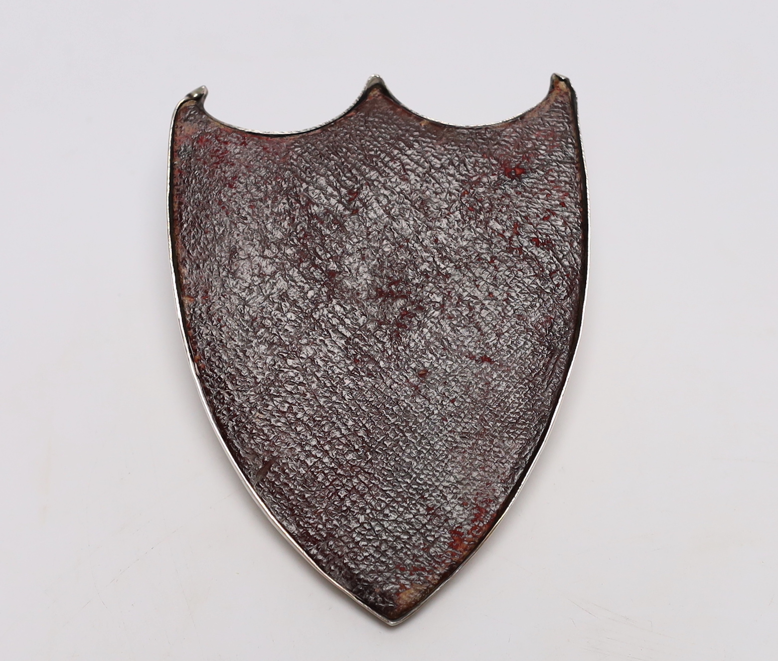 A late Victorian silver shield shaped letter clip, with crossed rifles clip, William Comyns?, London, 1896, 9.9cm.